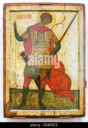 Antike russische orthodoxe Ikone auf Holzbrett gemalt. Die St. George, 16. Jahrhundert. Welikij Nowgorod, Russland Stockfoto