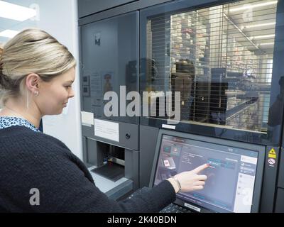 Apotheker in nicht-medizinischer Kleidung Stockfoto