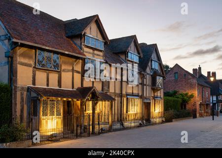 William Shakespeare Geburtsort im Morgengrauen. Henley Street, Stratford-upon-Avon, Warwickshire, England Stockfoto