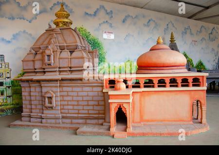 Miniaturnachbildung eines der 12 Jyotirlingas im Someshwar Wadi Tempel, Baner, Pune, Maharashtra, Indien Stockfoto