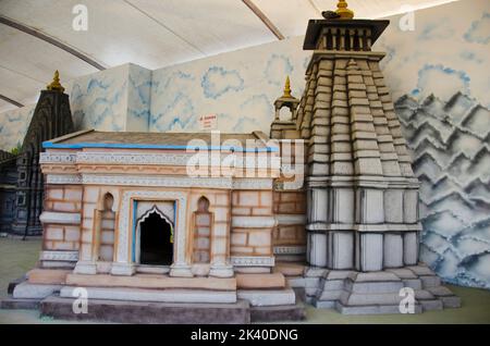 Replik von Kedarnath Jyotirlinga in Rudraprayag, Uttarakhand. Einer der 12 Jyotirlingas im Someshwar Wadi Tempel, Baner, Pune, Maharashtra, Indien Stockfoto