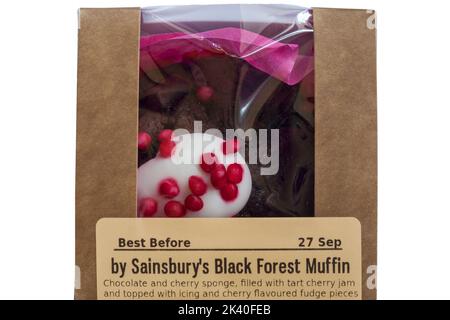 Black Forest Muffin von Sainsbury's aus Sainsbury's Bäckerei in Box auf weißem Hintergrund Sainsburys Stockfoto
