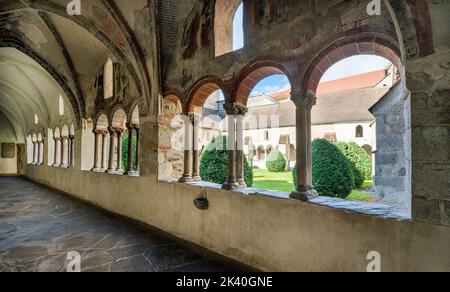 Das herrliche Kreuzgang mit Fresken im Dom von Brixen. Provinz Bozen, Trentino-Südtirol, Italien. Stockfoto