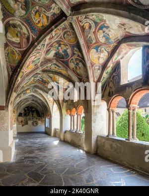 Das herrliche Kreuzgang mit Fresken im Dom von Brixen. Provinz Bozen, Trentino-Südtirol, Italien. Stockfoto