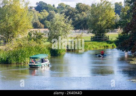 Bootstouren auf dem River Stour im Boathouse, Mill Lane Dedham, Essex, England, Großbritannien Stockfoto