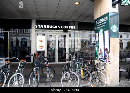 Kopenhagen /Dänemark/29. September 2022/ Starbucks Coffee Cafe der Seattle-Kette in der dänischen Hauptstadt Kopenhagen. (Foto..Francis Joseph Dean/Dean Picturs. Stockfoto