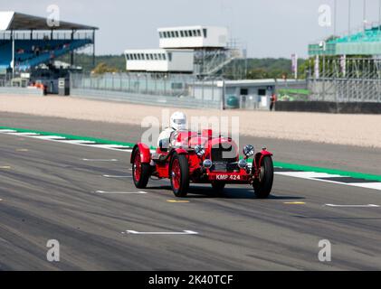 Richard Lake's, Red, 1938, Aston Martin Speed Model während des MRL Pre-war Sports Cars 'BRDC 500' Race beim Silverstone Classic 2022 Stockfoto