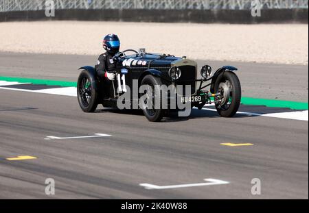 Das Frazer Nash TT Replica 1928, das von Gregor Fisken und Patrick Blakeney Edwards geteilt wurde, gewann das MRL Pre-war Sports Cars 'BRDC 500' Race. Stockfoto