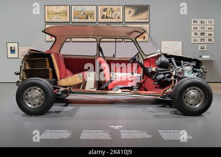 BILBAO, SPANIEN-10. SEPTEMBER 2022: Ausschnitt (Сross-Abschnitt) des Austin Mini 1966 Stockfoto