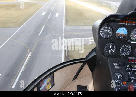 R44 Helicopter Aberdeen International Airport Stockfoto