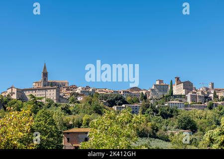 Panoramablick auf das historische Zentrum von Todi, Perugia, Italien Stockfoto