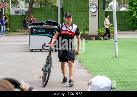 Marina Bay, Singapur. 28. September 2022. Valtteri Bottas aus Finnland tritt für Alfa Romeo Racing an. Der Aufbau, Runde 17 der Formel-1-Meisterschaft 2022. Kredit: Michael Potts/Alamy Live Nachrichten Stockfoto