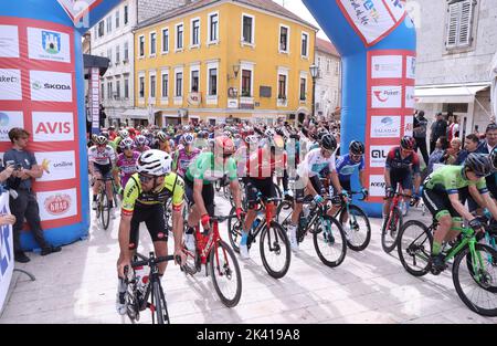 Kroatien. 29. September 2022. Die dritte Etappe des Cro Race von Sinj nach Promosten startete am 29. September 2022 auf dem Platz in Sinj, Kroatien. Foto: Ivo Cagalj/PIXSELL Credit: Pixsell Foto- und Videoagentur/Alamy Live News Stockfoto