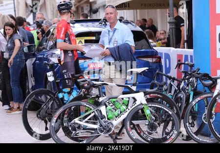 Kroatien. 29. September 2022. Die dritte Etappe des Cro Race von Sinj nach Promosten startete am 29. September 2022 auf dem Platz in Sinj, Kroatien. Foto: Ivo Cagalj/PIXSELL Credit: Pixsell Foto- und Videoagentur/Alamy Live News Stockfoto