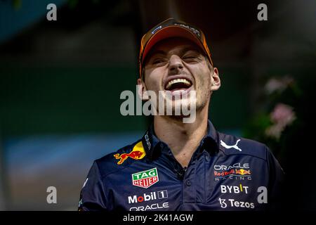 Marina Bay, Singapur, 28.. September 2022, Max Verstappen aus den Niederlanden startet für Red Bull Racing. Der Aufbau, Runde 17 der Formel-1-Meisterschaft 2022. Kredit: Michael Potts/Alamy Live Nachrichten Stockfoto