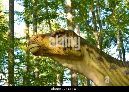 Modell eines Dinosauriers im Dino-Parc in Rosenau, Rumänien Stockfoto