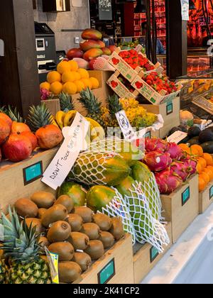 Spanien, Madrid. Tropische Früchte auf dem San Miguel Markt. Stockfoto