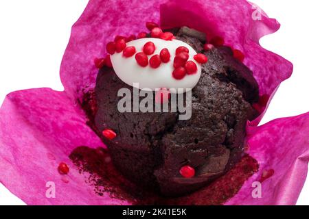 Black Forest Muffin von Sainsbury's aus Sainsbury's Bäckerei auf weißem Hintergrund Sainsburys Stockfoto