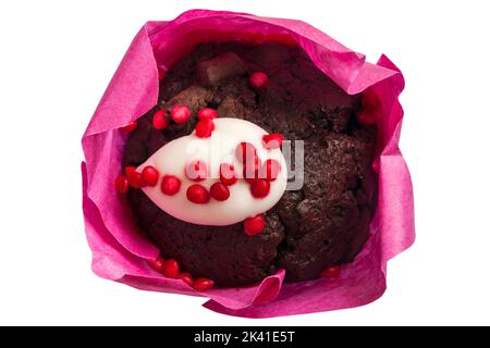 Black Forest Muffin von Sainsbury's aus Sainsburys Bäckerei, isoliert auf weißem Hintergrund, Sainsburys Stockfoto