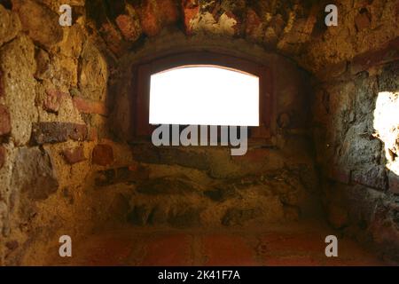 Gealterter Windo aus der Burg dacian Stockfoto
