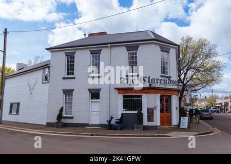 EVANDALE, AUSTRALIEN - 25 2022. SEPTEMBER: Die ländliche historische Stadt Evandale an einem kalten Frühlingstag in der Nähe von Launceston in Tasmanien, Australien Stockfoto