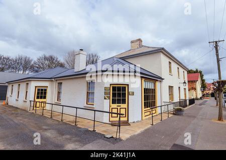 EVANDALE, AUSTRALIEN - 25 2022. SEPTEMBER: Die ländliche historische Stadt Evandale an einem kalten Frühlingstag in der Nähe von Launceston in Tasmanien, Australien Stockfoto