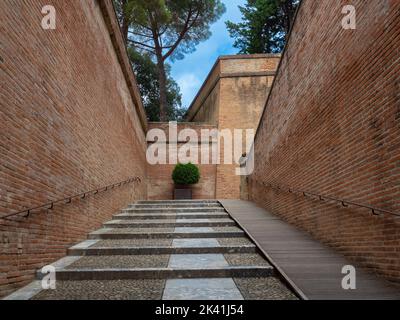 Treppe im Palast der Könige von Mallorca in Perpignan. Stockfoto