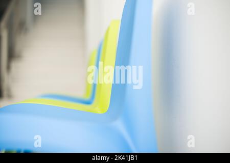 Plastikstühle in Nahaufnahme Stockfoto