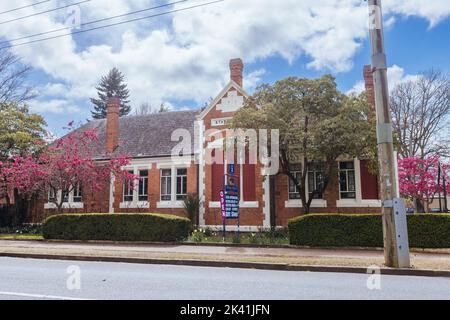 EVANDALE, AUSTRALIEN - 25 2022. SEPTEMBER: Die ländliche historische Stadt Evandale an einem kalten Frühlingstag in der Nähe von Launceston in Tasmanien, Australien Stockfoto