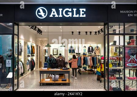 Hongkong, China. 29. September 2022. Die französische Modemarke Aigle ist in Hongkong zu sehen. (Foto von Budrul Chukrut/SOPA Images/Sipa USA) Quelle: SIPA USA/Alamy Live News Stockfoto