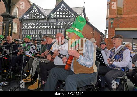 The Gathering, auftreten in Golden Square, Warrington, Zum St. Patricks Day, 2019. März Stockfoto