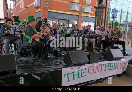 The Gathering, auftreten in Golden Square, Warrington, Zum St. Patricks Day, 2019. März Stockfoto