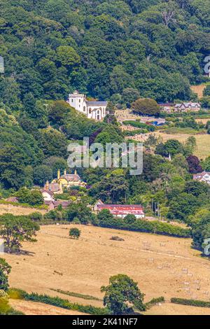 Eine lange Aufnahme des Dorfes Selworthy im Exmoor National Park, Somerset UK Stockfoto
