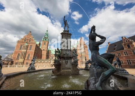 Neptunbrunnen im Schloss Frederiksborg, Hillerod, Seeland, Dänemark, Europa Stockfoto