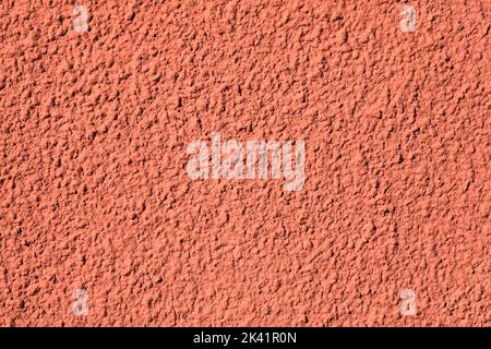 Rosa Wand, Textur, Hintergrund. Entlastungsfläche. Verputzte Gebäudewand, gestrichen mit rosa Farbe auf Wasserbasis. Dekorierte Oberfläche Stockfoto