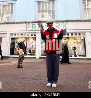 Ipswich, Suffolk, Großbritannien - 29. September 2022 : strahlender sonniger Herbstnachmittag im Stadtzentrum. Großer Verkaufsschlager. Stockfoto
