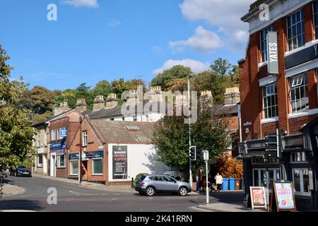 Ipswich, Suffolk, Großbritannien - 29. September 2022 : strahlender sonniger Herbstnachmittag im Stadtzentrum. Tower Street und Neale Street. Stockfoto