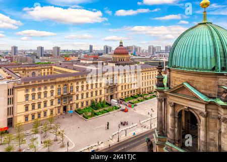 Das Pergamonmuseum, Blick von der Kuppel des Berliner Doms, Berlin, Deutschland Stockfoto