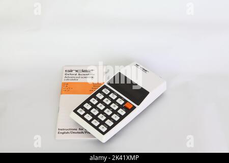 Sinclair Oxford Scientific Advanced Calculator, mit Anleitung, weiß Stockfoto