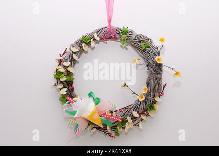 Kranz aus Frühlingsblumen Stockfoto