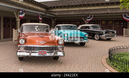 DEARBORN, MI/USA - 15. JUNI 2019: Drei Chevrolet Bel Air-Autos (1956, 1955, 1957), die Henry Ford (THF) Motor Muster-Automesse, in Greenfield Village, Stockfoto