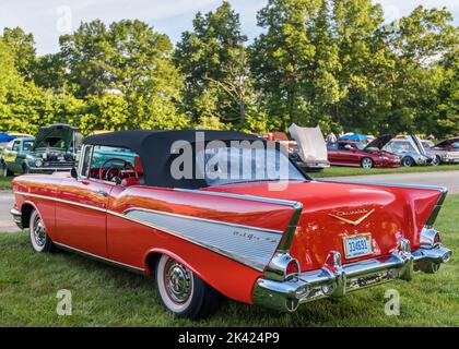 FLINT, MI/USA - 22. JUNI 2019: Ein Chevrolet Bel Air-Auto aus dem Jahr 1957, Automesse Sloan Museum, Crossroads Village, in der Nähe von Flint, Michigan. Stockfoto