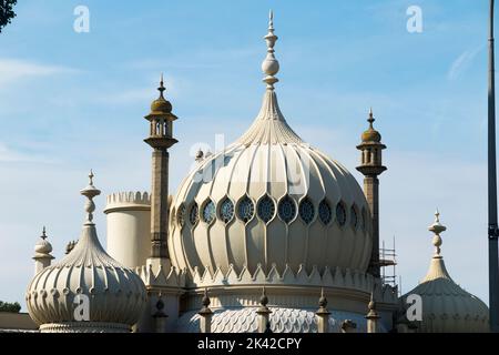 Die Kuppel des Royal Pavilion mit seinen Kuppeln und Minaretten ist auch als Brighton Pavilion bekannt, die ehemalige königliche Residenz in Brighton, England. VEREINIGTES KÖNIGREICH (131) Stockfoto