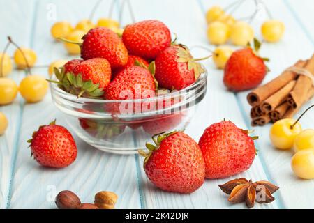 strawberry bowl on wood background Stockfoto