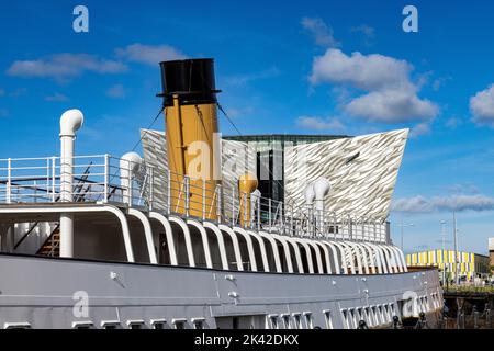 SS Nomadic & Titanic Belfast, Titanic Quarter, Belfast, Nordirland, Großbritannien Stockfoto