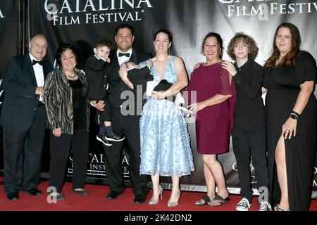 Santa Catalina Island, CA. 24. September 2022. Familie Truppa bei der Ankunft zum Catalina Film Festival 2022 - SAT, Santa Catalina Island, CA 24. September 2022. Kredit: Priscilla Grant/Everett Collection/Alamy Live Nachrichten Stockfoto