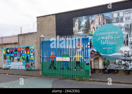 Peace Gates, Northumberland Street, Belfast, Nordirland, Großbritannien Stockfoto