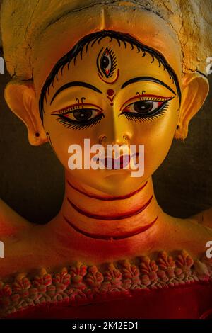 Idol Dekoration von Devi Durga für das Durga Puja Festival. Das größte hinduistische Fest der Göttin Durga Stockfoto