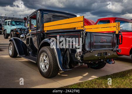 Daona Beach, FL - 28. November 2020: Rückseitenansicht eines 1930 Ford Modells Eines Pickup Trucks auf einer lokalen Automshow. Stockfoto