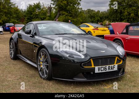 2016 Aston Martin V12 Vantage S, ausgestellt auf der Salon Privé Concours d’Elégance Motorshow im Blenheim Palace Stockfoto